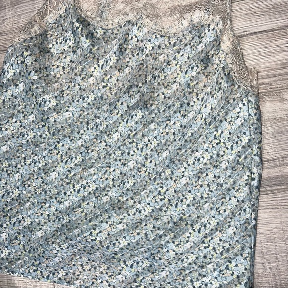 Victoriaβs Secret two-piece set pajamas, shorts and tank top floral cream lace - Picture 4 of 5